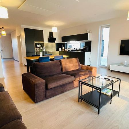 House Flow, 3 Room, Free 2 Parking Bratislava Exterior foto