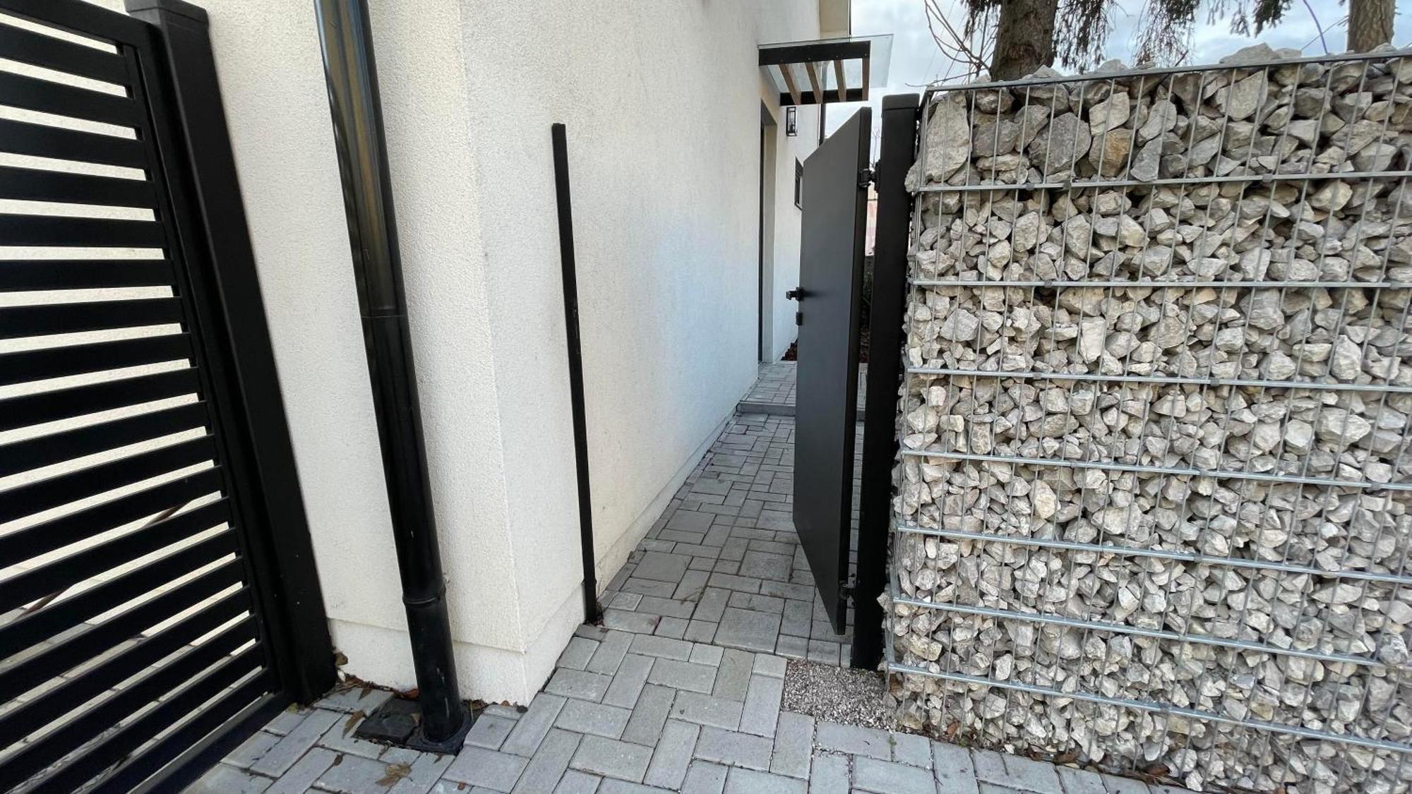 House Flow, 3 Room, Free 2 Parking Bratislava Exterior foto